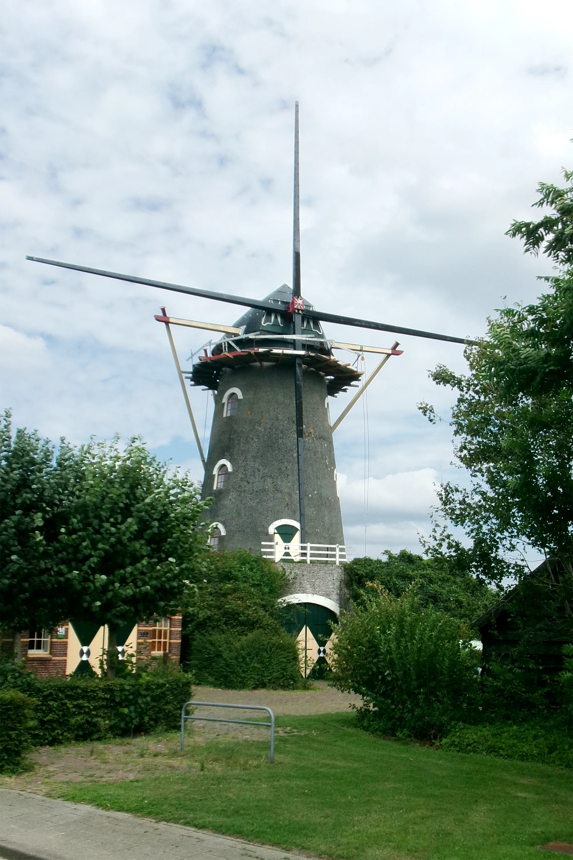 Charles Stokman (30-07-2025)&nbsp;De molen in herstel. | Database Nederlandse molens