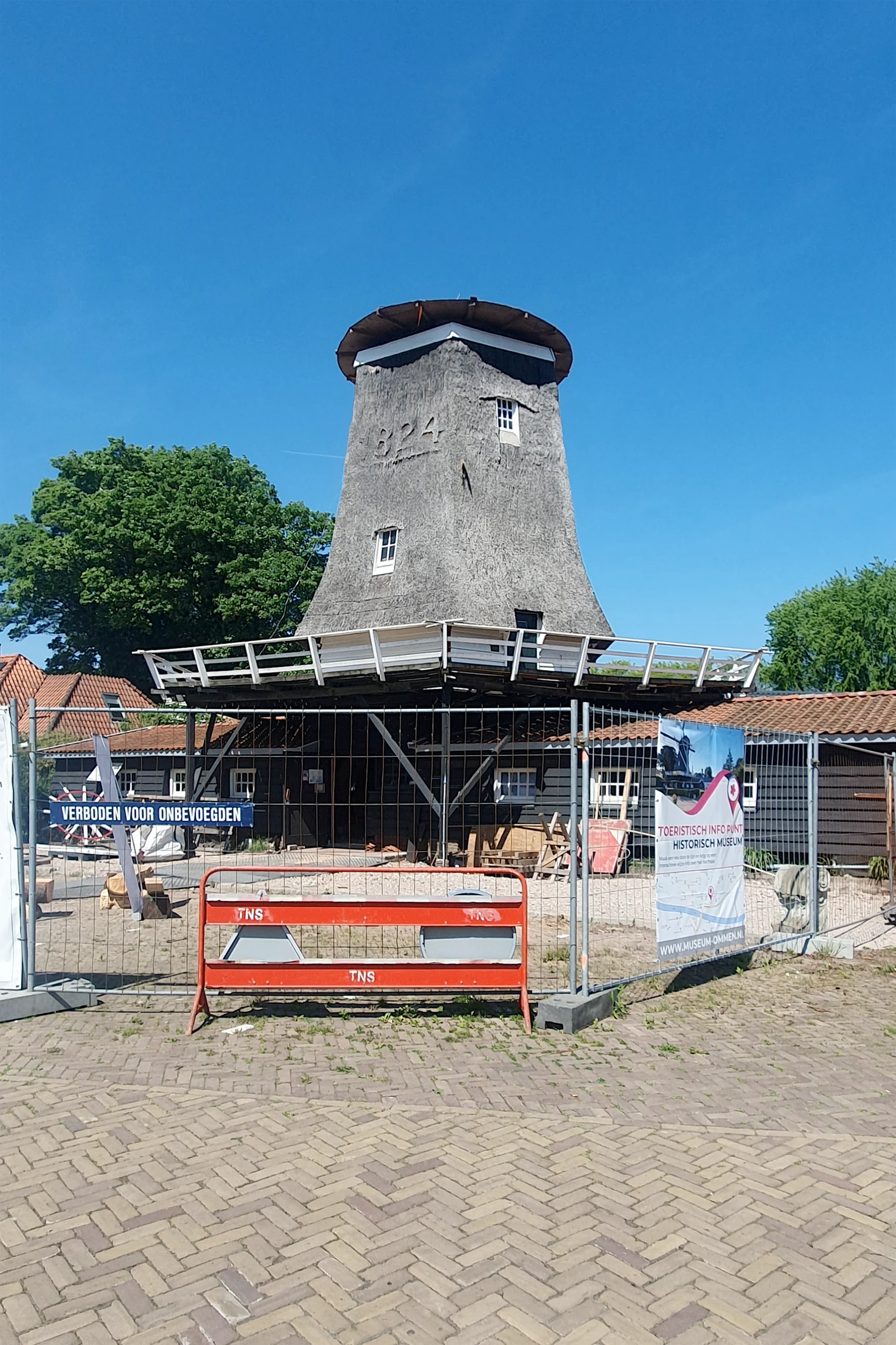 Lasse Geerling (10-05-2025)&nbsp;De molen wordt momenteel omgebouwd tot zaagmolen. | Database Nederlandse molens