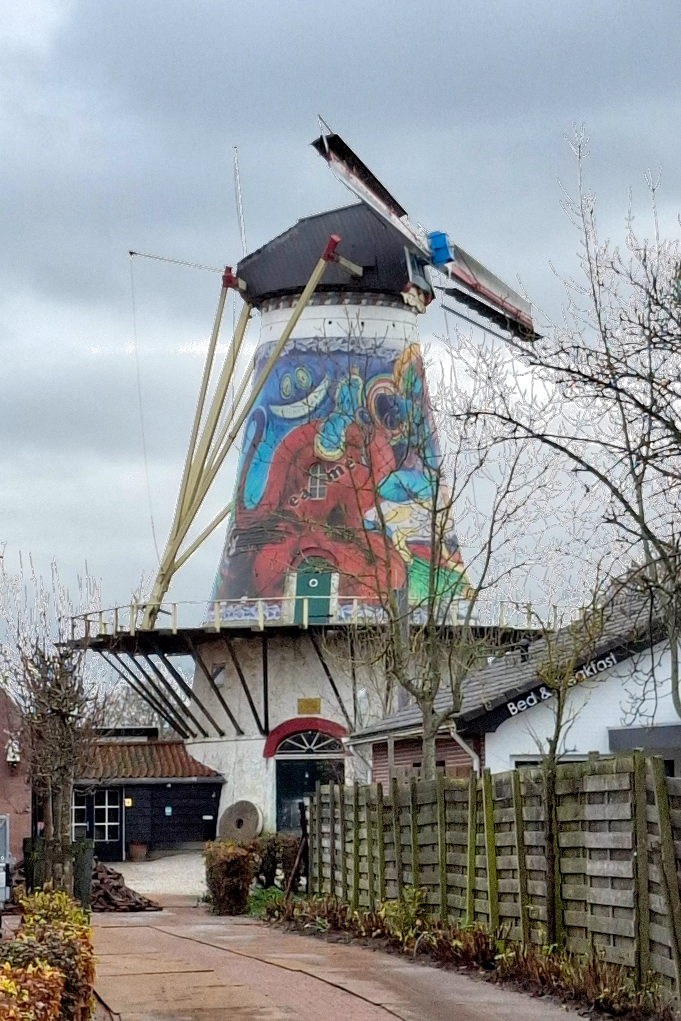 Niels Hoogstad (29-11-2025)&nbsp;De molen tijdelijk met 1 roede. | Database Nederlandse molens