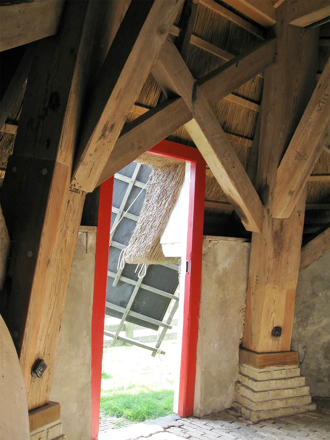10, Molen 03067 De Klaarkampstermolen (Rinsumageest / Rinsumageast), Harmen Zwart (14-9-2019)<br>Gebouwd op poeren zonder ondertafelement. | Database Nederlandse molens