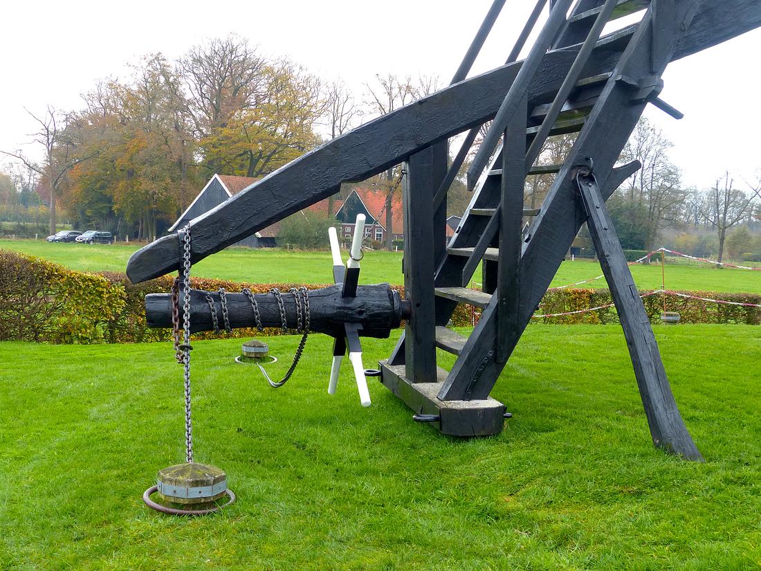8, Molen 11458 Wissink's Möl (Enschede), Toine Zwitserlood (12-11-2014)Staart en kruihaspel | Database Nederlandse molens