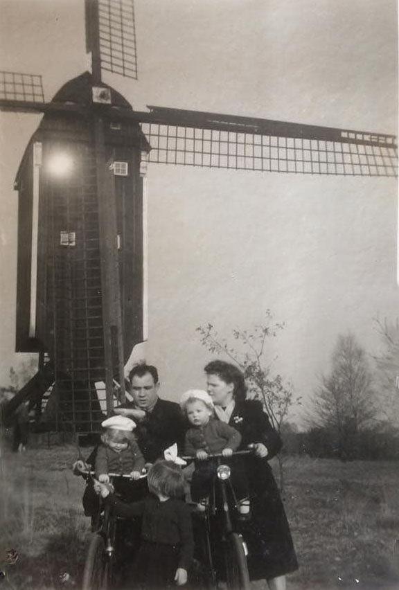 3, Molen 01027 Wissink's Möl (na de verplaatsing naar Buurse) (Haaksbergen), Beschikbaar gesteld door de Stichting Wissink's Möl
Fotograaf onbekend, opname 1 juni 1962, ingestuurd door Toine Zwitserlood | Database Nederlandse molens