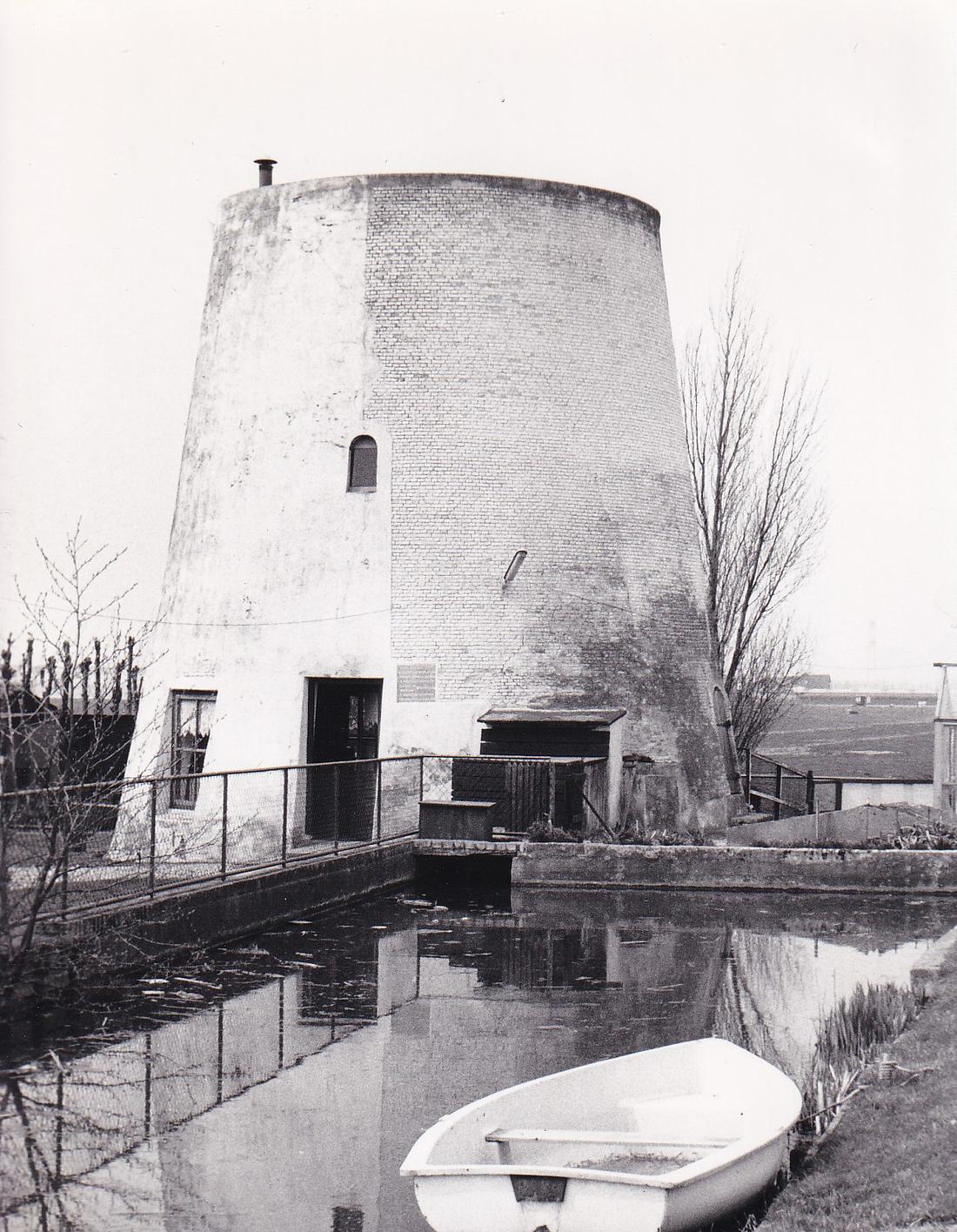 1, Molen 01539 Blaker- of Oude Lierpolder, Oude Liermolen (3e) (De Lier), Foto P. Grund, opname april 1984 | Database Nederlandse molens
