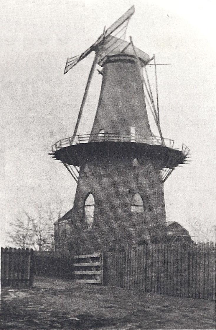 2, Molen 01269 Landzigt (Zwijndrecht), De molen in 1905, geraakt door een bliksem waarbij er één wiek verloren ging | Database Nederlandse molens