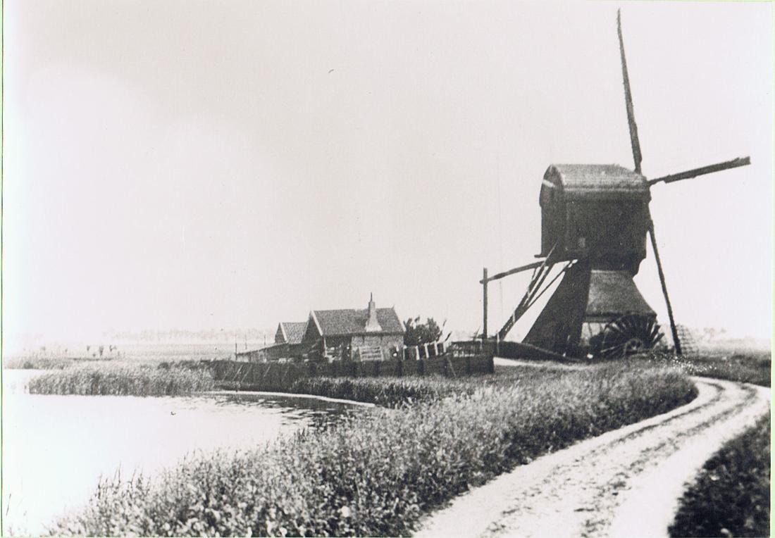 5, Molen 01266 Polder Groote Lindt en Kleine Lindt, Lindensche Watermolen (2e) (Zwijndrecht), afb. coll. W. Hoogvliet | Database Nederlandse molens