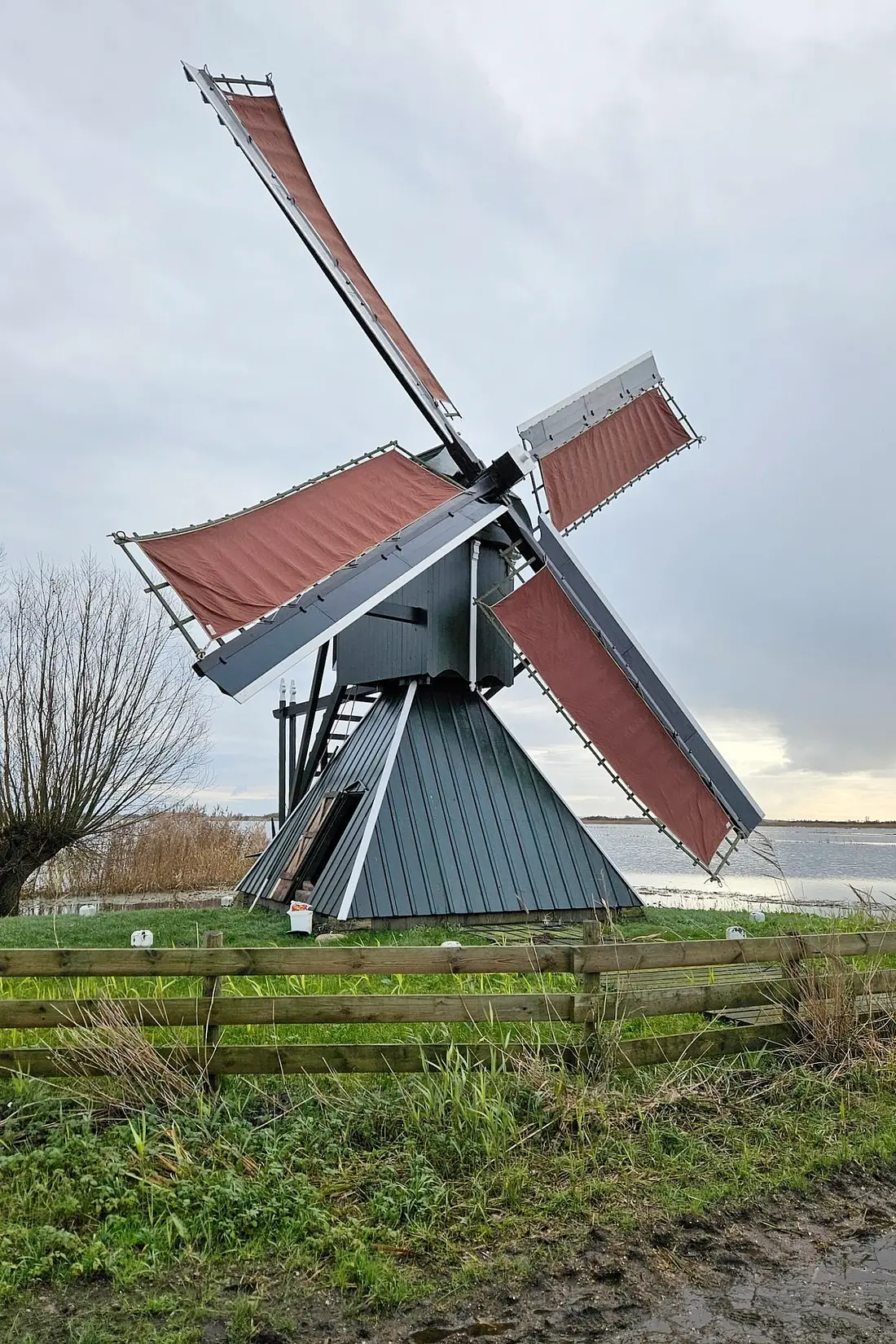 Molen 03759 c De Geeuwpoldermolen / Geaupoldermole (Geau's Mole) (Oppenhuizen / Toppenhuzen), Marc Polderman (25-11-2023)&nbsp; | Database Nederlandse molens