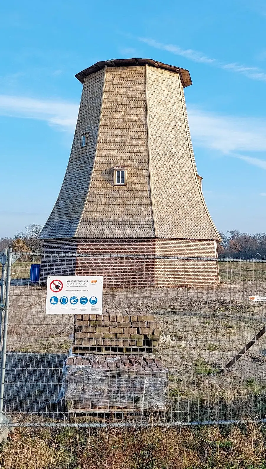10, Molen 12231 De Eschmolen (Delden), Ruud Egberts (03-12-2023)&nbsp;Opbouw gaat langzaam maar zeker door. | Database Nederlandse molens