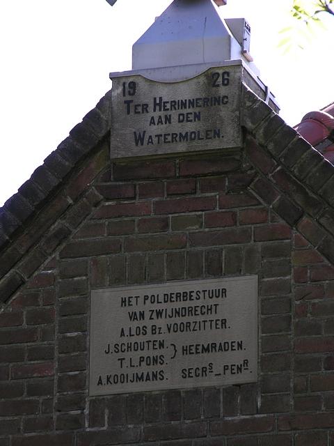 1, Molen 01268 Polder Zwijndrecht / Polder Zwijndrecht, Meerdervoort en het Kort Ambacht van de Groote LindtDe Zwijndrechtse watermolen (Zwijndrecht), Foto S. Boumans, opname 2 mei 2007 | Database Nederlandse molens