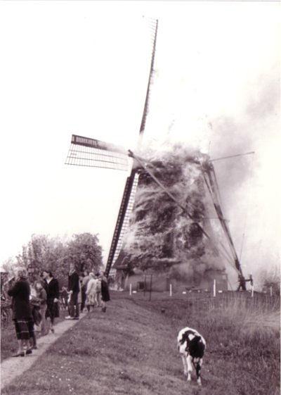 1, Molen 01502 Boezem van de Overwaard, Molen nr. 2 (Kinderdijk), Foto J. de Vries, 12 april 1981 | Database Nederlandse molens