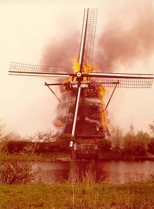 2, Molen 01502 Boezem van de Overwaard, Molen nr. 2 (Kinderdijk), Foto K. de Graaf, 12 april 1981 | Database Nederlandse molens
