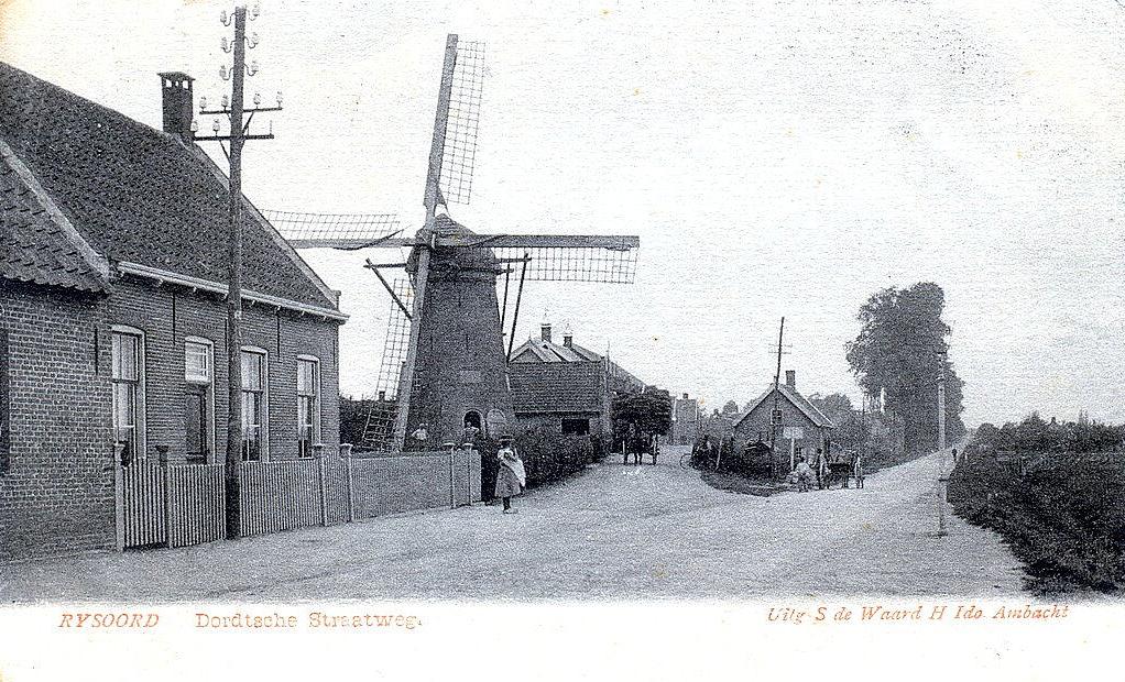 1, Molen 02766 De Kersenboom (Rijsoord), Ansichtkaart coll. van Jaap Dekker (1905)De molen had hier nog een houten bovenas | Database Nederlandse molens