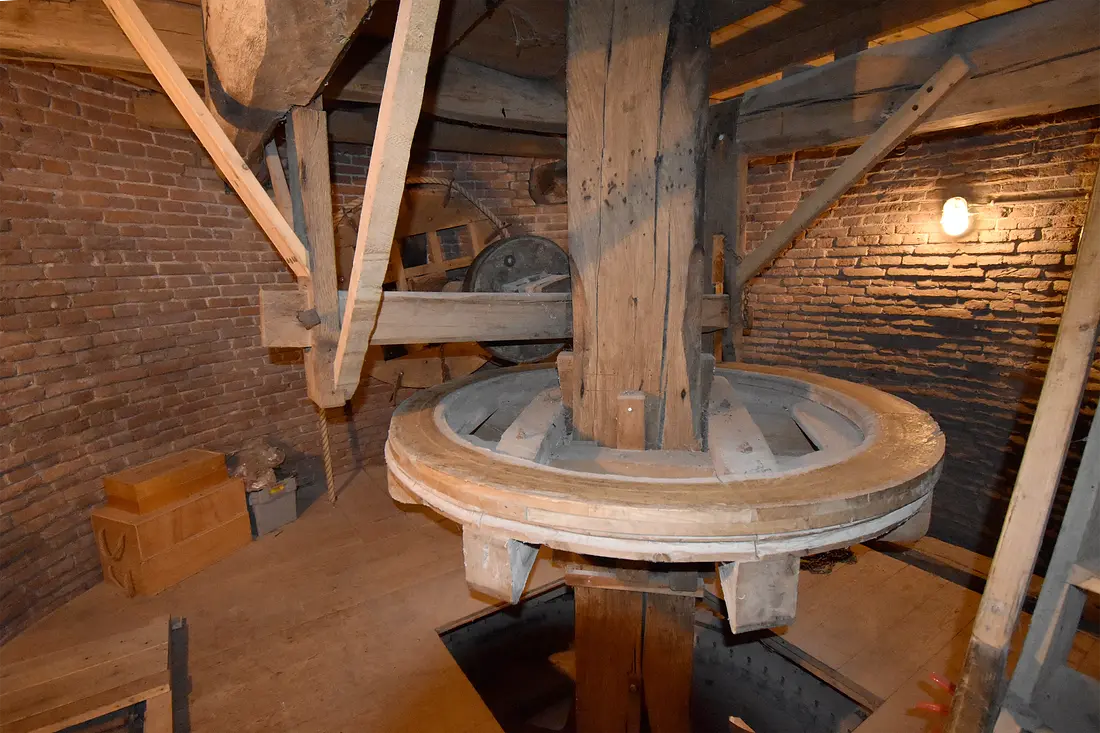 15, Molen 00392 Bronkhorstermolen (Steenderen), Jurre Riphagen (04-11-2023) | Database Nederlandse molens