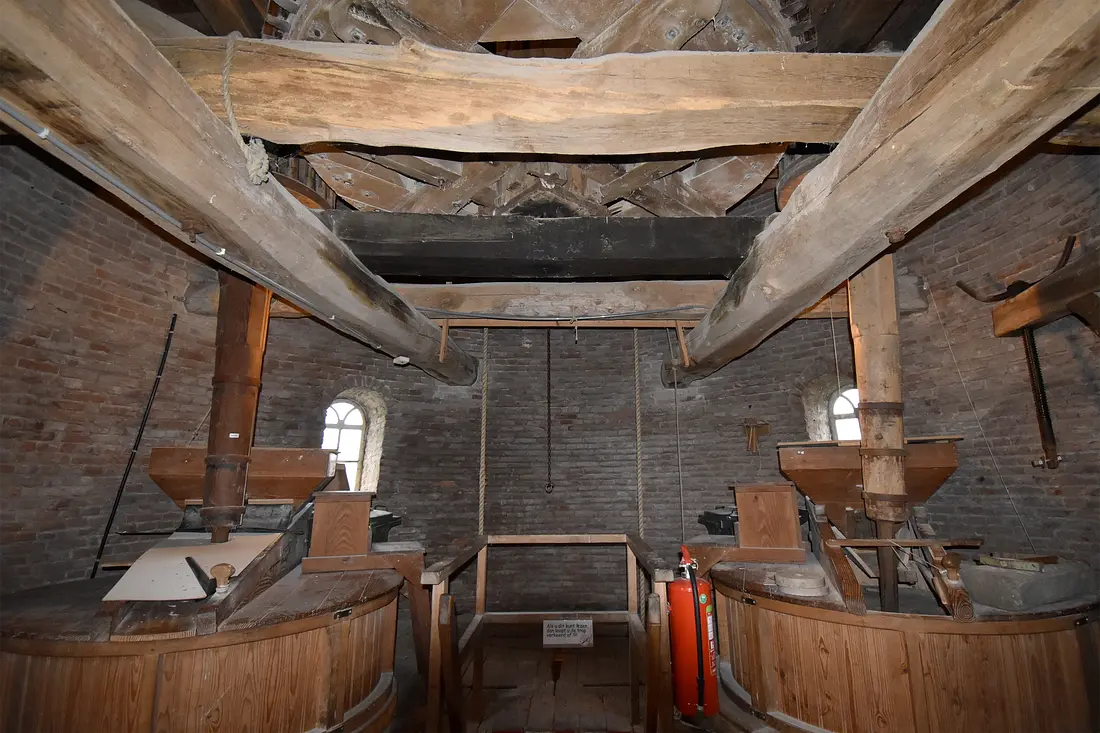 14, Molen 00392 Bronkhorstermolen (Steenderen), Jurre Riphagen (04-11-2023) | Database Nederlandse molens