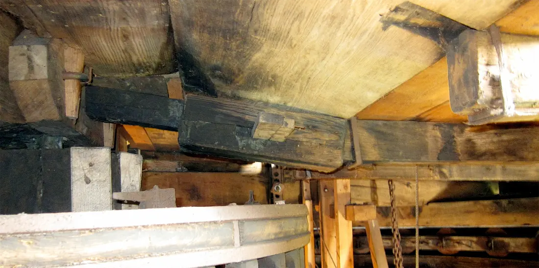 10, Molen 00935 (Tweemanspolder) Nr. 3 (Zevenhuizen), Barend Zinkweg (04-08-2019)&nbsp;Deze molen heeft een bijzondere, enkele, telescopische poortstok. | Database Nederlandse molens