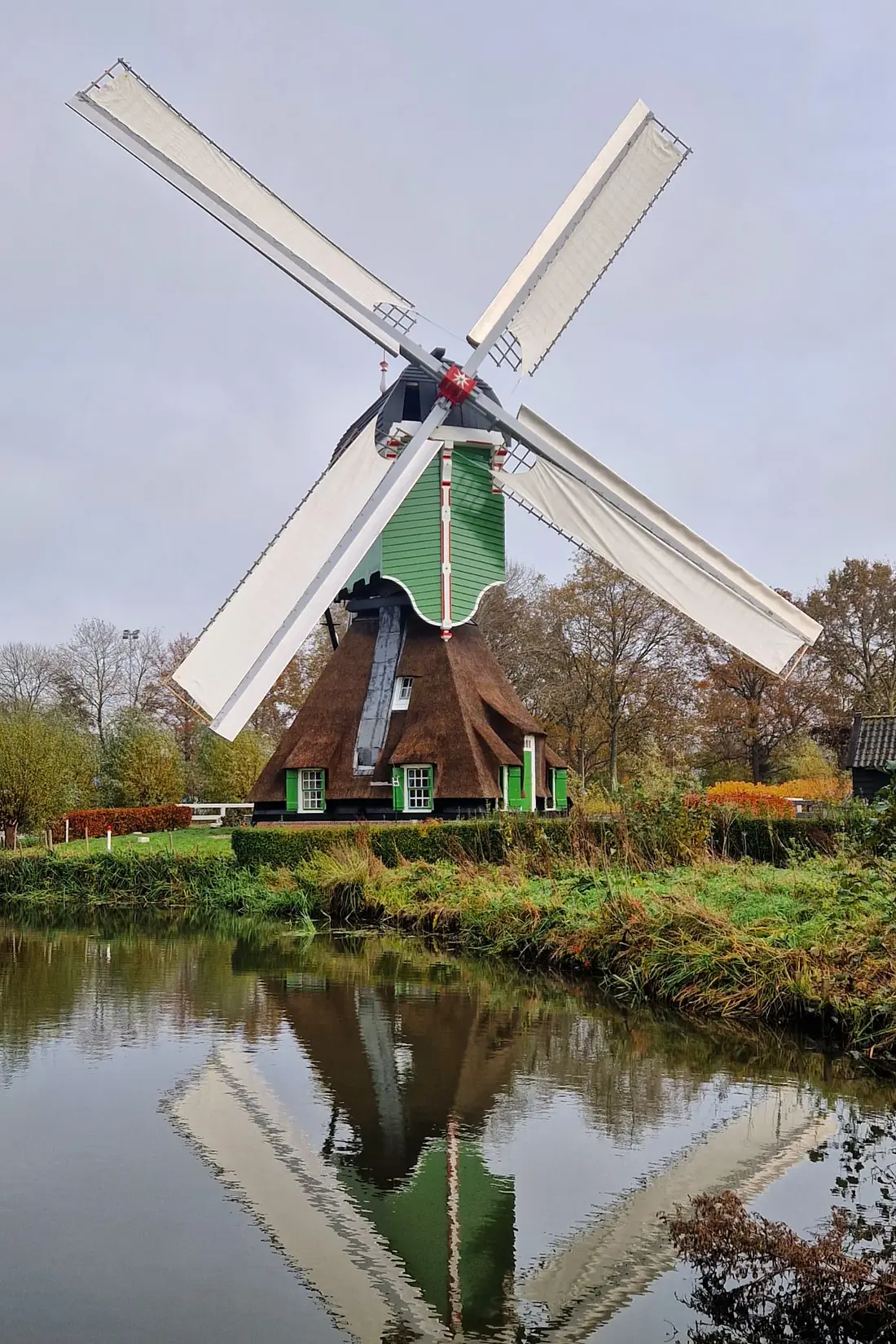 Molen 00839 Oostmolen (Gorinchem), Theo de Rooij (22-11-2023)&nbsp;De molen kort nadat hij weer voorzien was van Van Busselneuzen.&nbsp; | Database Nederlandse molens
