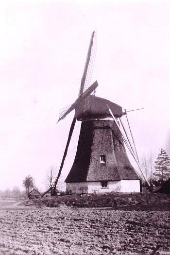 2, Molen 03893 Schuilenburgermolen (3e) (Hellendoorn), Foto collectie G.H. Varwijk, mogelijk 1970 | Database Nederlandse molens