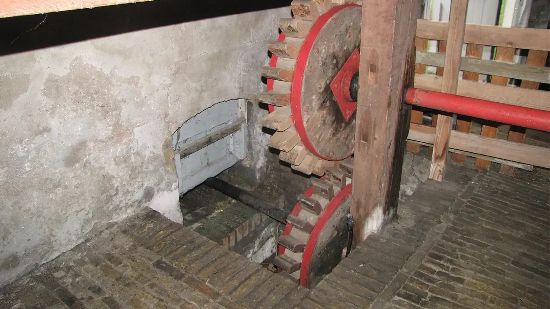 7, Molen 03830 De Marsumermolen (Marssum / Marsum), Jaap Tiedema (28-02-2024)&nbsp;Overbrenging naar inmaalvijzel. | Database Nederlandse molens