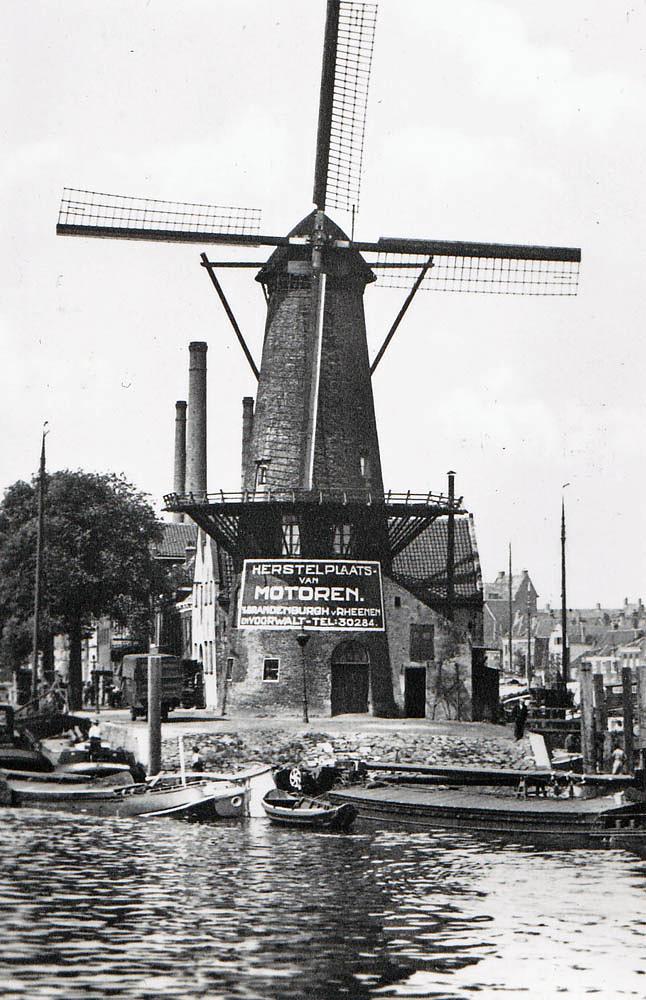 1, Molen 01170 De Distilleerketel (1e)/ Pelgrimmolen (Rotterdam, stadsdeel Delfshaven), Ansichtkaart serie 2 nr 4, coll. DVM | Database Nederlandse molens