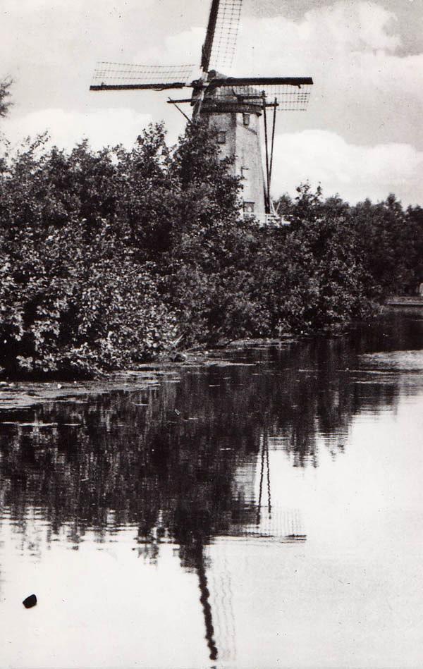 Molen 00957 Molen van Van der  Poel (Weipoort), Ansichtkaart, serie 34 nr 3, coll. DVM, foto Nijholt. | Database Nederlandse molens