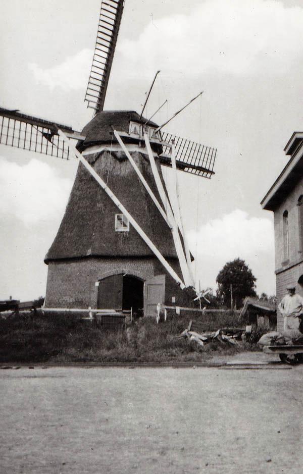 Molen 02641 Molen van Strunk / Molen van Weggeman (Marle), Ansichtkaart serie 2, nr 3, foto Nijholt, coll. DVM | Database Nederlandse molens