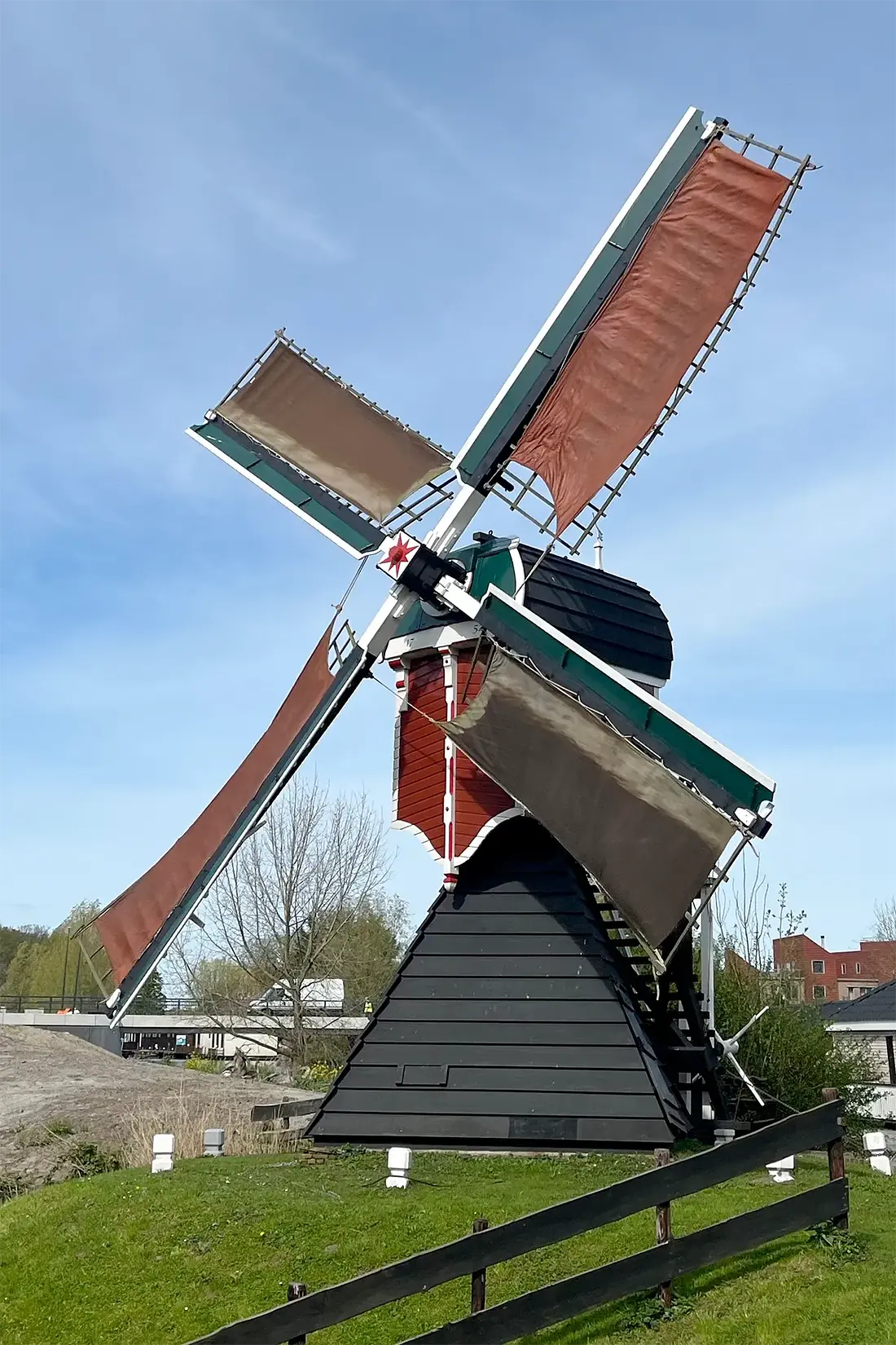 Molen 01784 Kikkermolen (Leiden), Job de Groen (12-4-2024)&nbsp; | Database Nederlandse molens