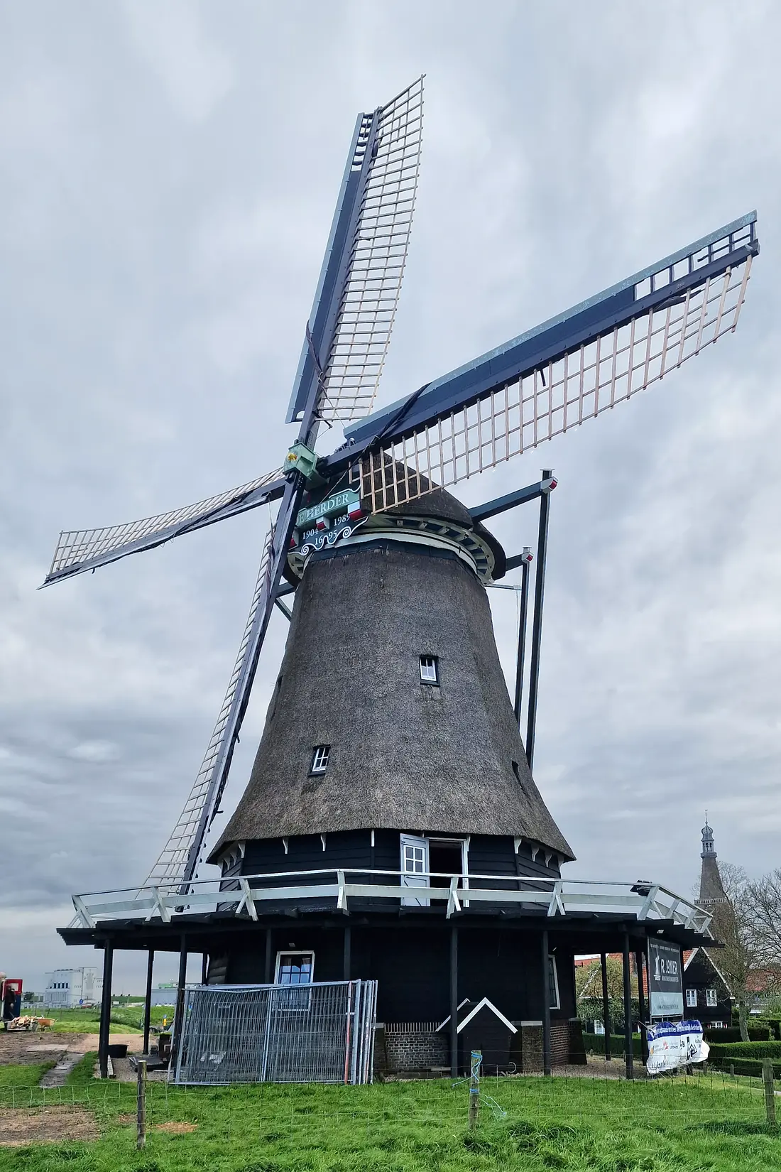 Molen 10695 De Herder (Medemblik), Remco Jonker (22-4-2024)Restauratie praktisch voltooid. | Database Nederlandse molens