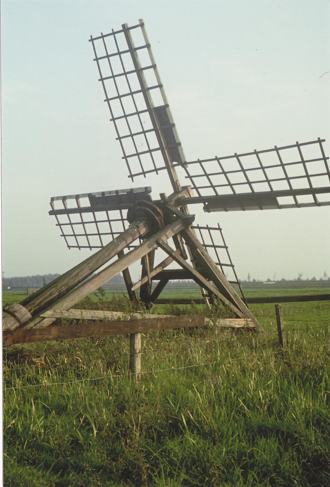 1, Molen 10056 Tjasker van Mulder (Rijperkerk/ Ryptsjerk), opname sept. 1970, dia van J.L.J. Tersteeg | Database Nederlandse molens