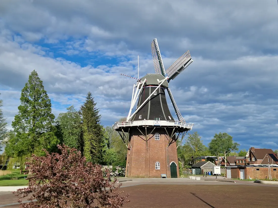 4, Molen 00572 De Onrust (Oude Pekela), Milan Kats (28-04-2024)&nbsp;Molen de Onrust met zijn nieuwe roeden. | Database Nederlandse molens