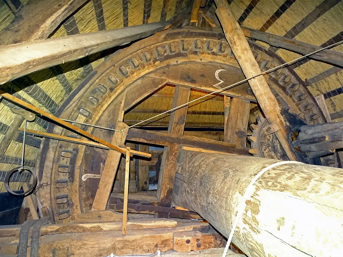 14, Molen 00856 Doesburgermolen (Ede), Martin E. van Doornik (09-03-2024)&nbsp;Het bovenwiel heeft opvallend dunne kruisarmen. | Database Nederlandse molens