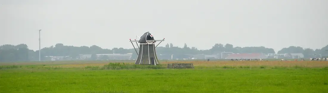 2, Molen 03218 De Volharding (Jislum), Joke van Keulen (31-05-2024)De molen staat momenteel zonder wiekenkruis. | Database Nederlandse molens