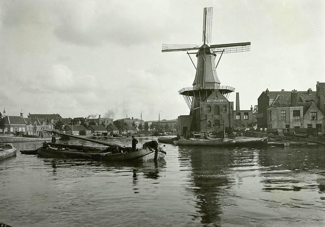 1, Molen 00808 De Adriaan (Haarlem), Foto ca 1930, collectie Dick-Jan Thuis | Database Nederlandse molens