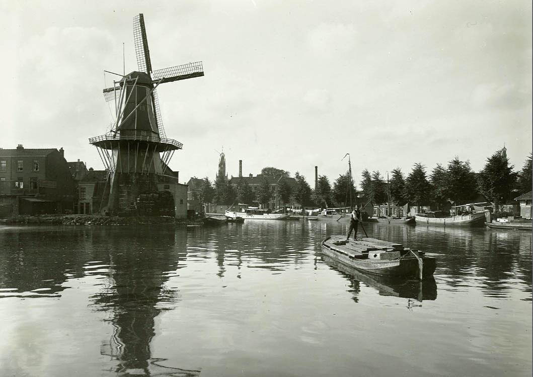 2, Molen 00808 De Adriaan (Haarlem), Foto ca 1930, collectie Dick-Jan Thuis | Database Nederlandse molens