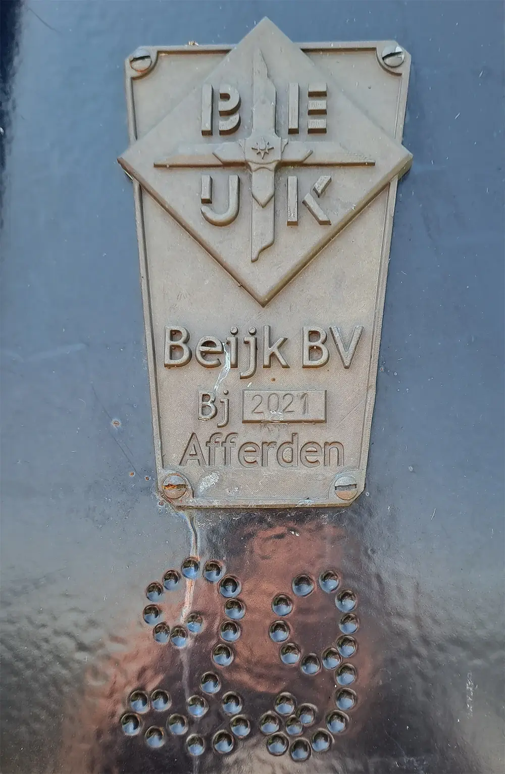 1, Roede 29, Beijk, Pieter Aarts (26-06-2024)&nbsp;De oude roeden van Beckers hadden lasfouten. In één van de roeden zat een lasfout van 8 cm waardoor deze op de langere termijn zou kunnen breken. De gemeente Boxmeer heeft na controle gelijk besloten de roeden te vervangen. De nieuwe roeden zijn in 2021 gemaakt door de Fa. Beijk uit Afferden. De roeden zijn 16-08-2021 gestoken en voorzien van nieuwe van Bussel neuzen ook gemaakt door de Fa. Beijk. | Database Nederlandse molens