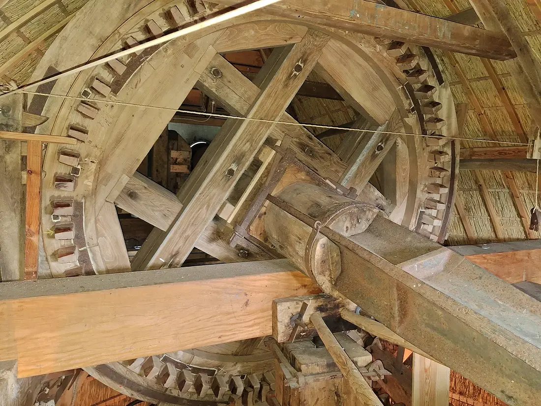 12, Molen 01241 De Duif (Nunspeet), Jay Verkerk (16-07-2024)&nbsp;Het bovenwiel.&nbsp; | Database Nederlandse molens