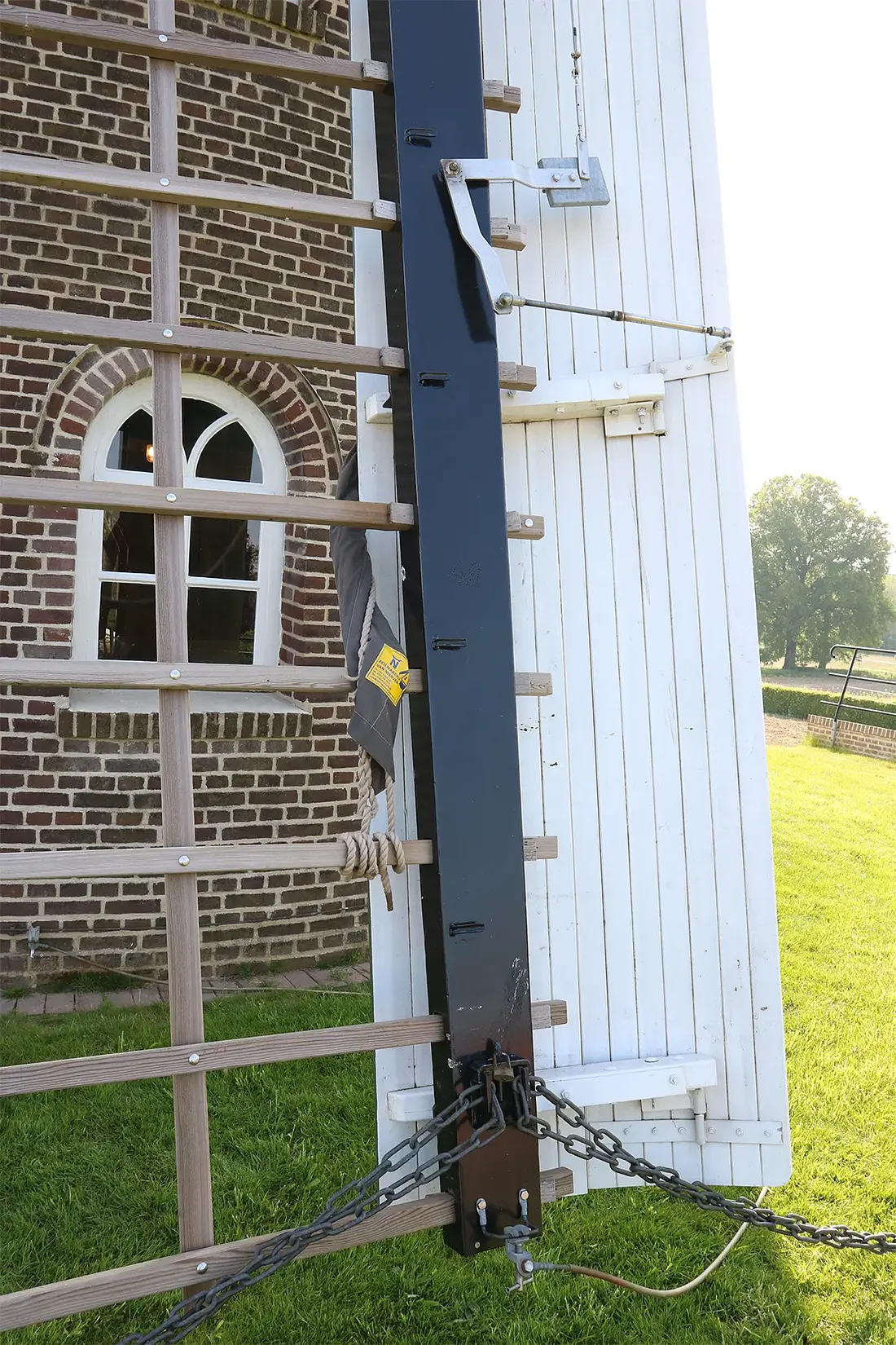 1, Roede 49, Beijk, Ronald Bakker (11-05-2024)&nbsp;De molen met het in 2022 aangebrachte Fauël-wieksysteem. | Database Nederlandse molens