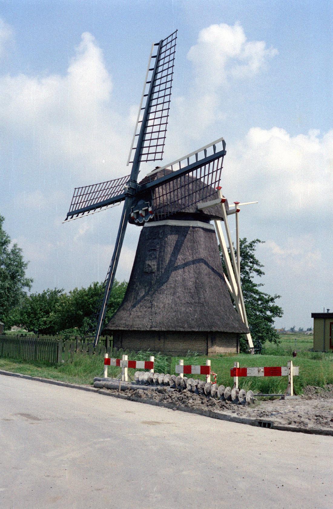 1, Molen 02983 Cammingabuursterpolder, Cammingha-Buurtstermolen (Leeuwarden/ Ljouwert), Foto Jaap Doets, 04-07-1981 | Database Nederlandse molens
