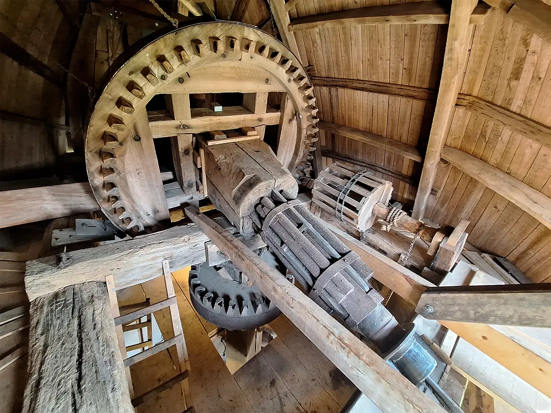 18, Molen 00872 Braamse Molen / Koenders Möl (Braamt), Jay Verkerk (31-08-2024)&nbsp;De vrij hoge en ruime kap, product van Kreeftenberg uit Varsseveld. | Database Nederlandse molens