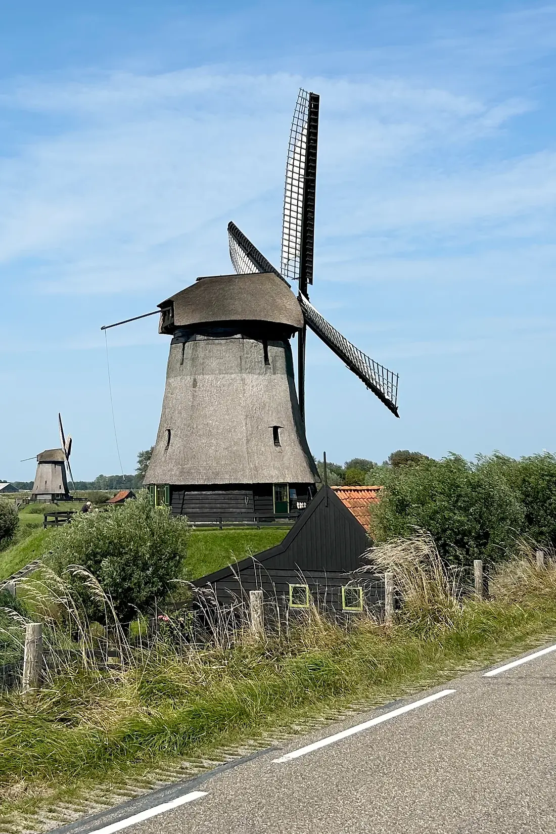 Molen 00116 Bovenmolen G (Schermerhorn), Abel van Loenen (01-09-2024)&nbsp;De molen met zijn nieuwe geklonken roeden. | Database Nederlandse molens