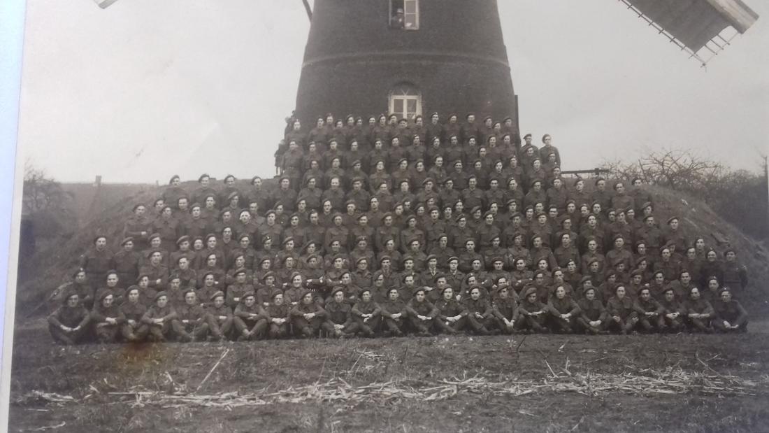 1, Molen 00180 (bergmolen) (Maarheeze), deel van bovenstaande opname | Database Nederlandse molens