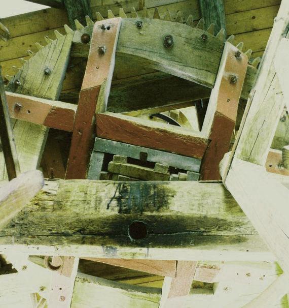 1, Molen 08479 Korenmolen van Ravenstein (Ravenstein), Foto: Nico Jurgens, opname 21 mei 1999, het bovenwiel dat zich thans in de opvolger bevind | Database Nederlandse molens