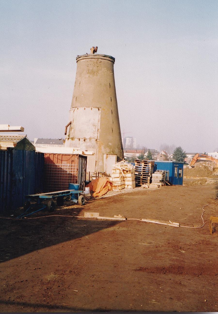 8, Molen 03938 De Onverwacht / Molen van Van Schelven (Krimpen aan den IJssel), Foto A. M. Riper, opname maart 1992 | Database Nederlandse molens