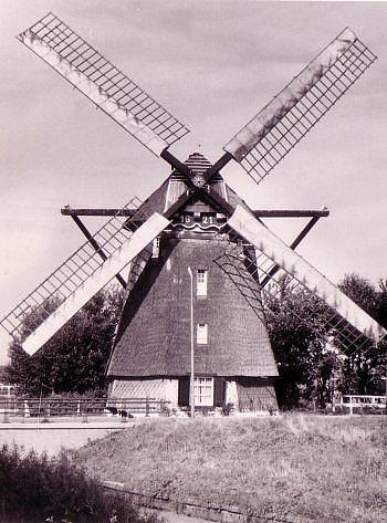 Molen 00974 Binnen-Brinkhorstpolder, De Vlieger (Voorburg), Foto: J. de Groot, opname rond 1960 | Database Nederlandse molens