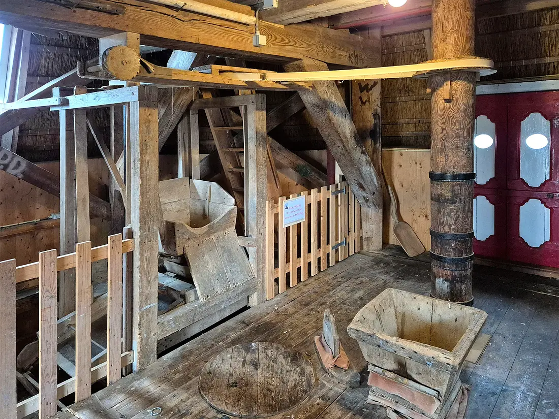 19, Molen 06416 Ceres (Spijk), Martijn Scholtens (14-11-2024)&nbsp;Pelspil met aandrijving naar de schudzeef. | Database Nederlandse molens