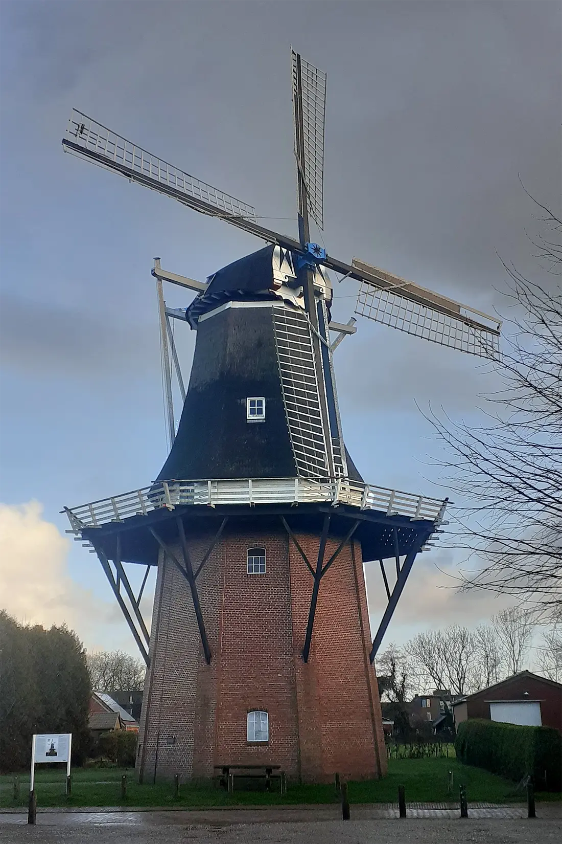 Molen 04264 De Paiser Meul (Peize), &nbsp;

Gijs Dinand Nienhuis (02-01-2025)&nbsp;De Peizer Meulen met de tijdelijke Oud Hollandse ophekking.Volgens de molenaar komt de zelfzwichting weer terug.
 | Database Nederlandse molens
