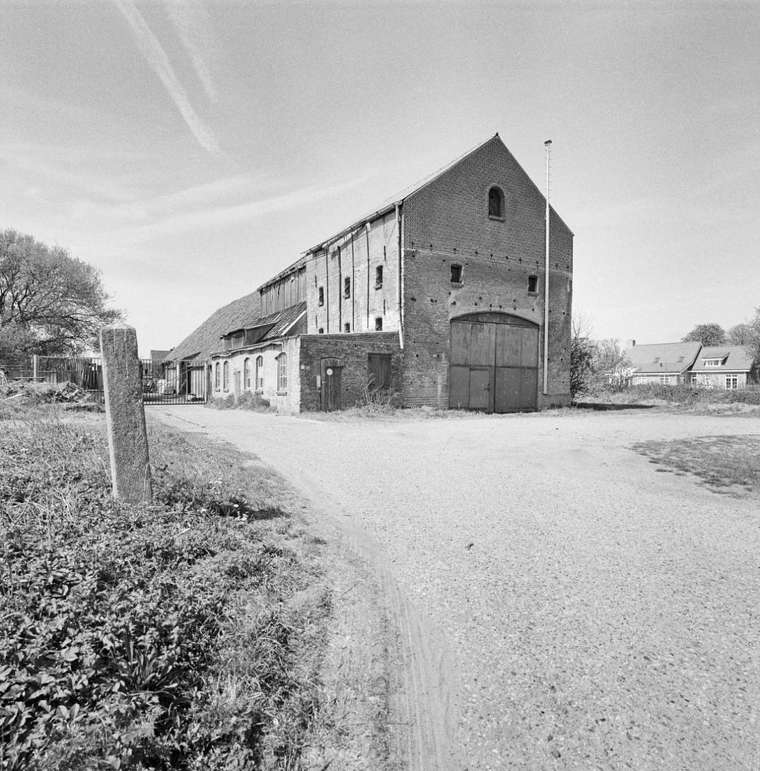 2, Molen 12805 De Onverwacht (Ouddorp), Foto G.J. Gerard, 1996, documentnummer 320.454
Afb. collectie van het&nbsp;RCE Rijksdienst voor het Cultureel Erfgoed | Database Nederlandse molens