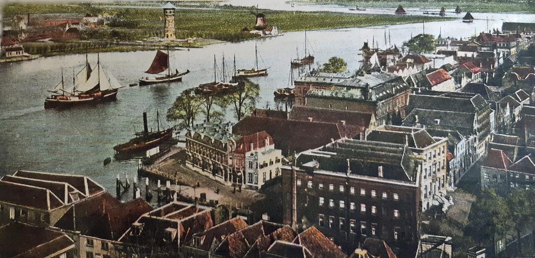 1, Molen 01270 Welgelegen / Dikke Molen (Zwijndrecht), Afbeelding van rond 1914 vanaf de Grote Kerk genomen | Database Nederlandse molens