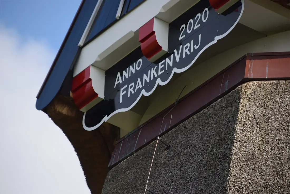 3, Molen 12595 FrankenVrij (Wesepe), Jaap Doets (14-02-2025)&nbsp;Op baard staat als naam "FrankenVrij" . Vernoemd naar Franken Vrij Vastgoed van de heer Franken, die mede initiatief nam tot bouw van molen. | Database Nederlandse molens