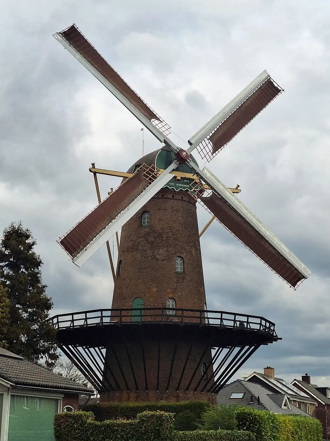 Molen 01276 De Twee Gebroeders (Roosendaal), Jay Verkerk (23-03-2025)Molen draaiende met nieuwe gevlucht, weer voorzien van "Van Bussel". | Database Nederlandse molens