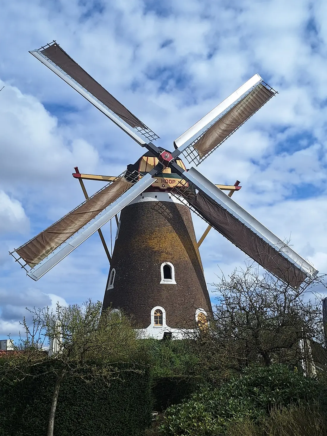 Molen 02004 De Hoop (Bavel), Jay Verkerk (23-03-2025)&nbsp;De molen draaiende tijdens de West Brabantse molendag. | Database Nederlandse molens