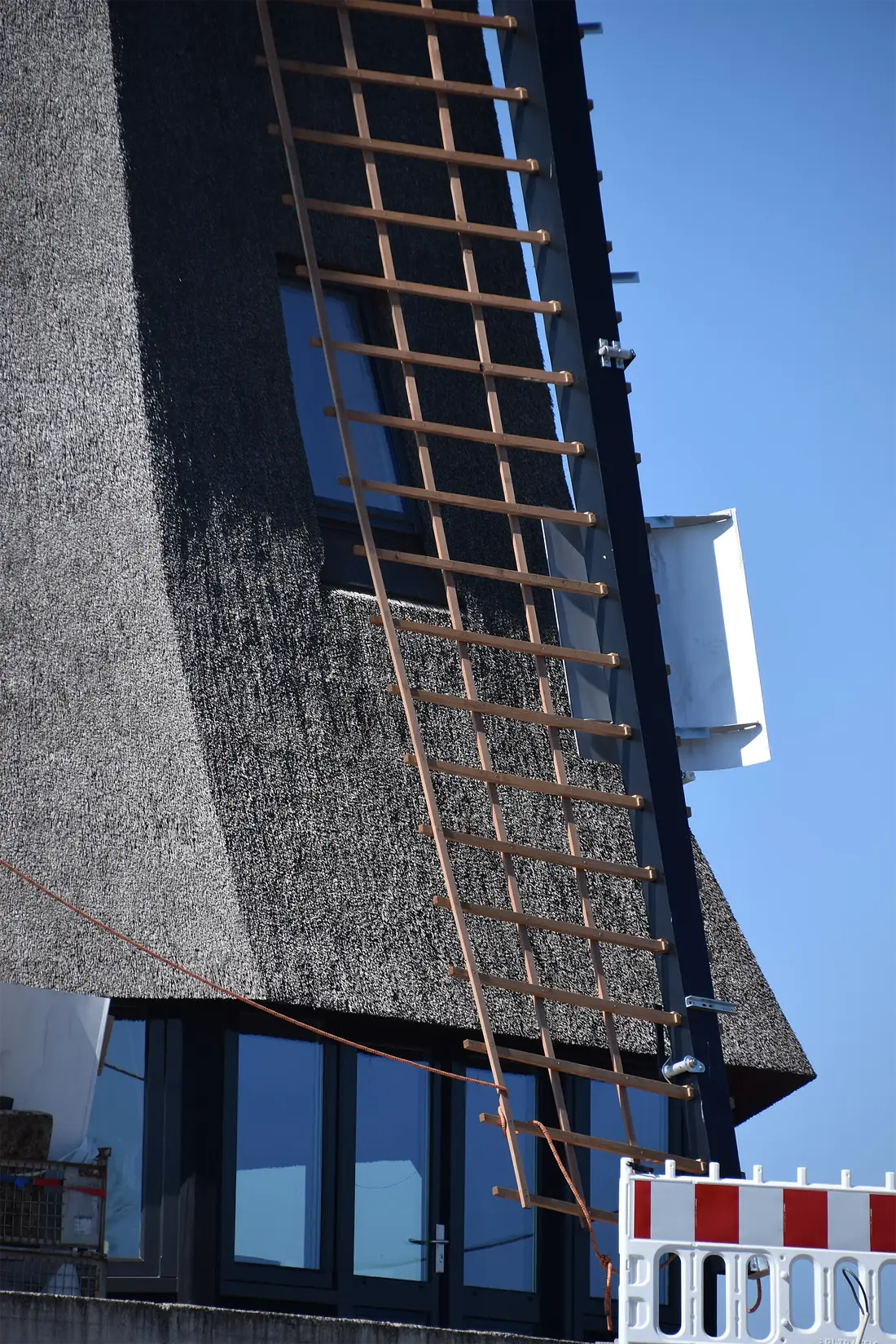 1, Molen 12595 FrankenVrij (Wesepe), Jaap Doets (03-04-2025)&nbsp;Onderste end met stukje fok. | Database Nederlandse molens